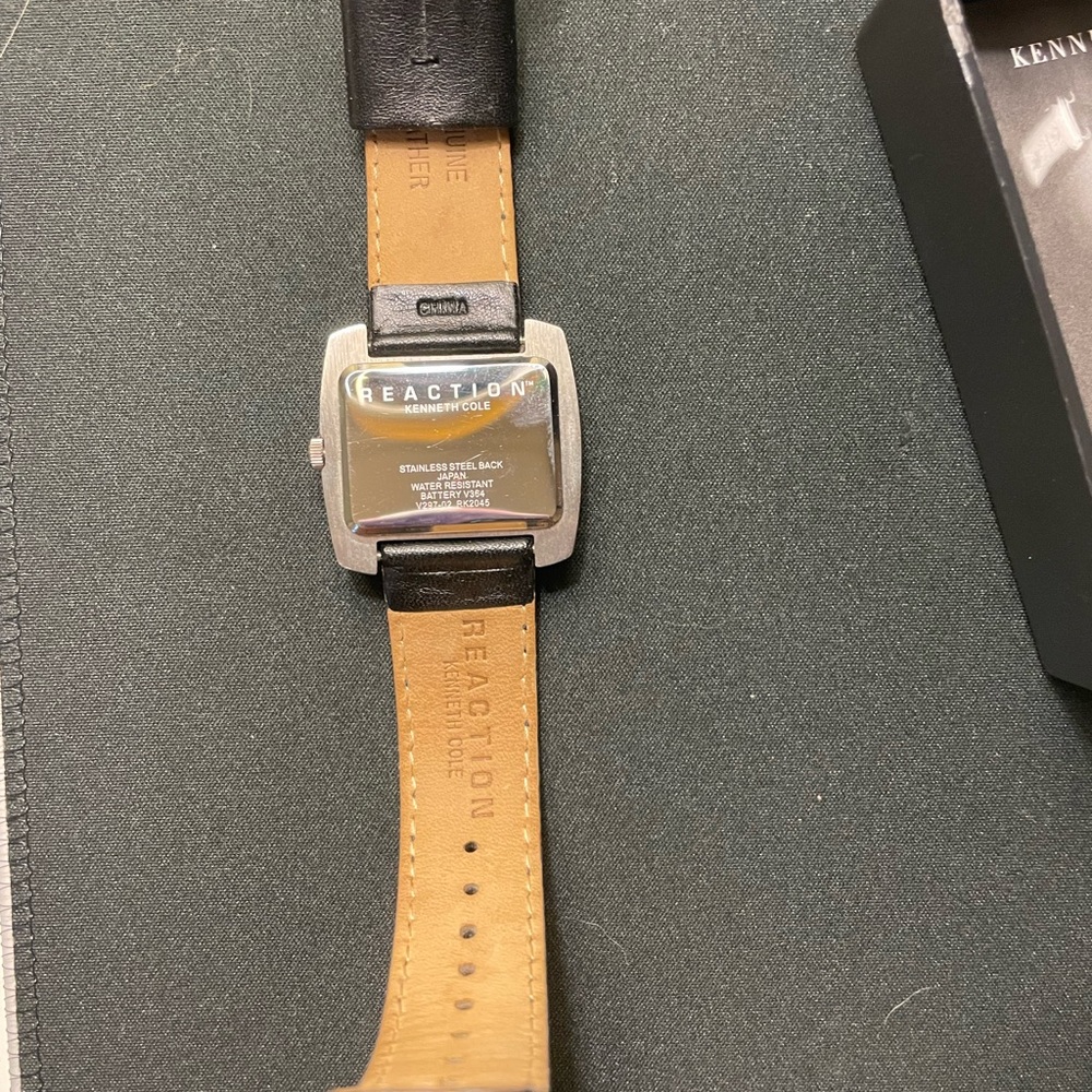 Unisex Kenneth Cole watch. - Picture 4 of 4